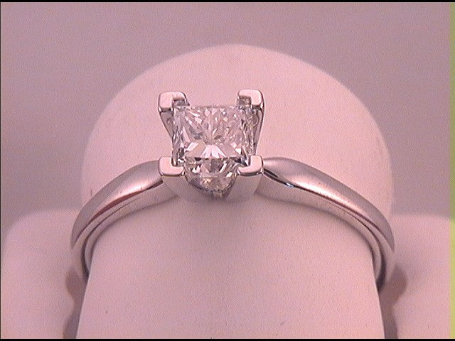 7/8CTW PRINCESS DIAMOND SOLITAIRE RING PLATINUM+