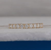 Load image into Gallery viewer, 14kt Yellow Gold Womens Round Diamond Wedding Single Row Band 3/4 Cttw
