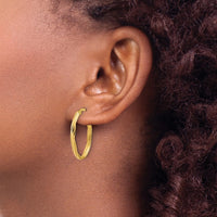 Load image into Gallery viewer, 14K Polished and Grooved Twist Oval Hoop Earrings
